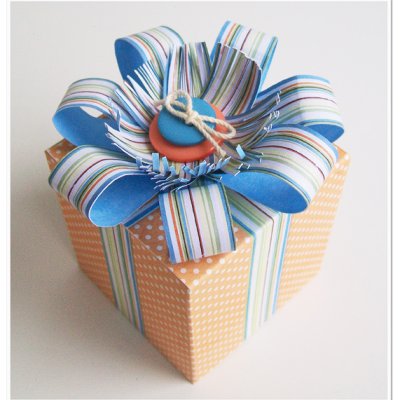Homemade gift box 'n bow