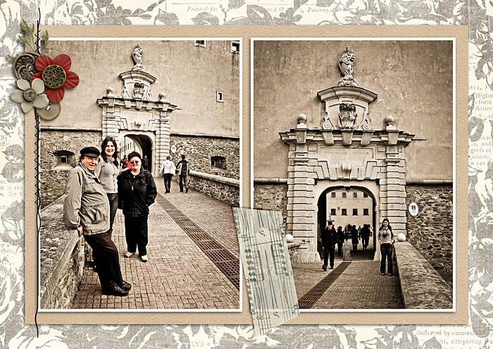 Castle trip - posing at the gate