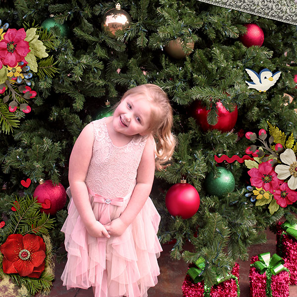 infrontofthebigchristmastree2017-Recovered