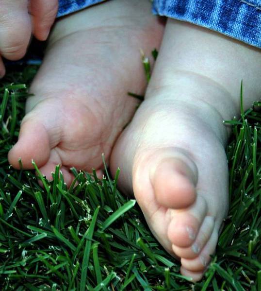 Rhett's Little Feet June 2008