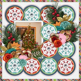 ourTreeFullyDecorated-web-700.jpg